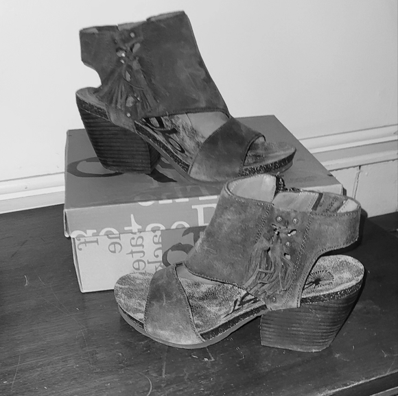 OTBT Flower Child Brown size 8 - Picture 1 of 5